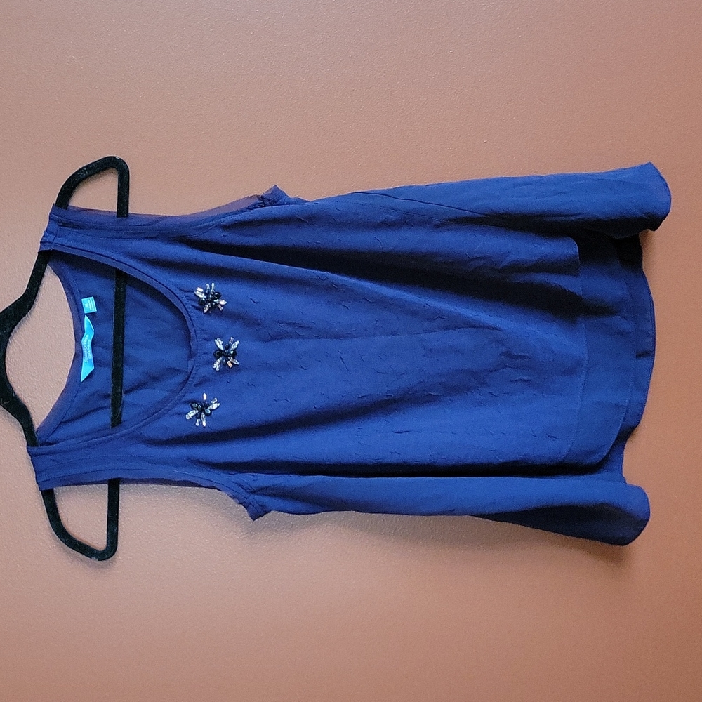 Simply Vera Vera Wang Shirt Sleeveless Blue Neckline Bejewling EUC Size Medium